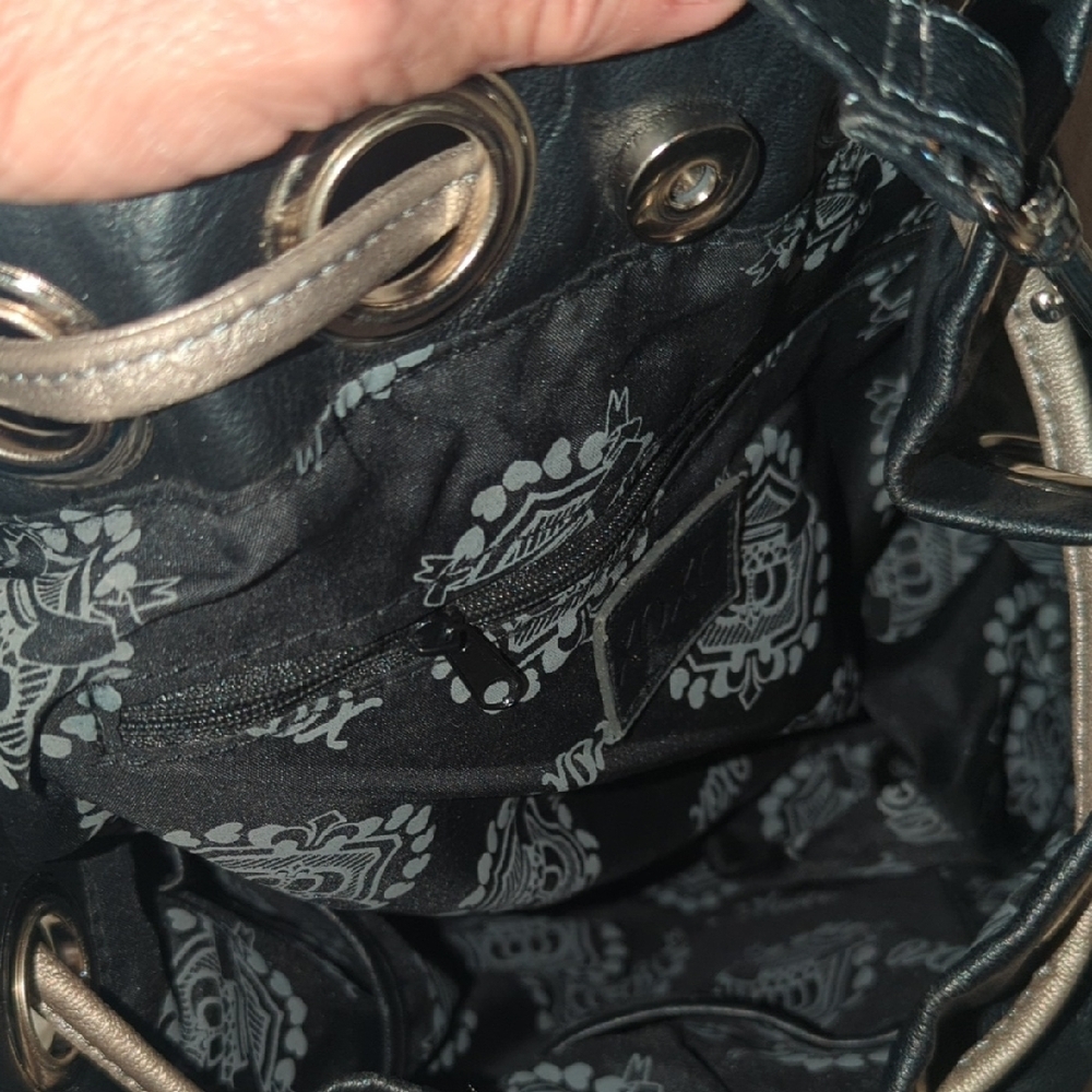 XOXO Stylish Black Shoulder Bag - Picture 10 of 11